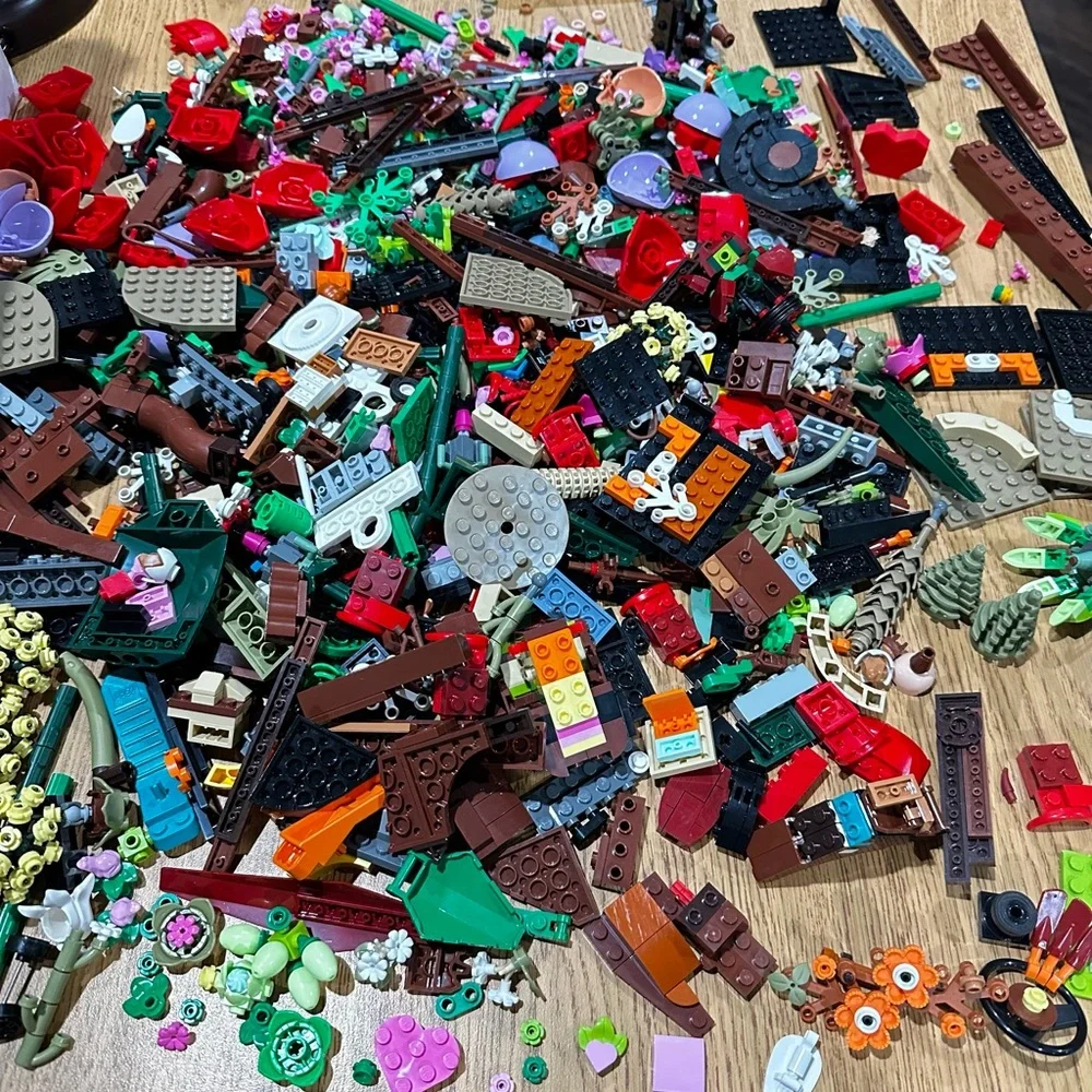 LEGO Bulk Mixed Parts Lot 3 lb 3.7 oz Assorted Bricks Pieces Plants Accessori